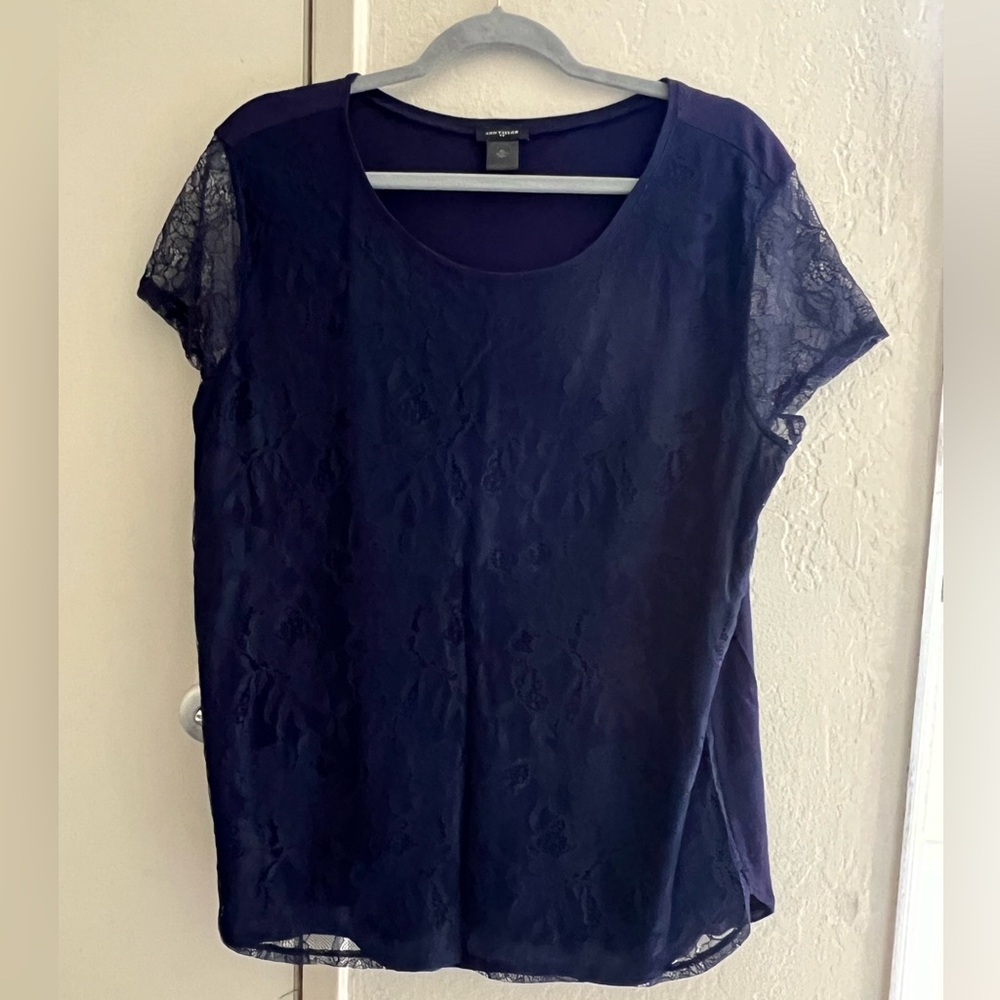 Ann Taylor Women’s XL Navy Blue Top.